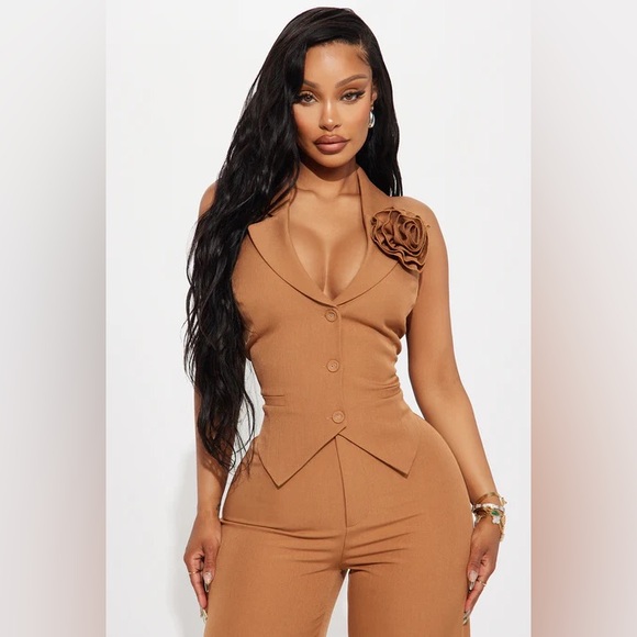 •Elle• Two Piece Pant Set with 3D Floral Applique (New) - Picture 2 of 3